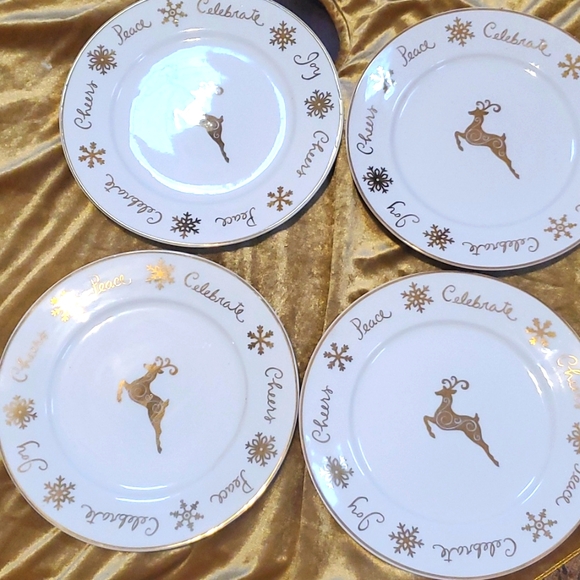 Gibson Celebration Snowflake Reindeer Dinner Plates - Picture 4 of 6